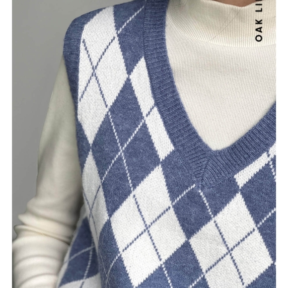 OAK+FORT Cropped Argyle Sweater Vest - Picture 3 of 6